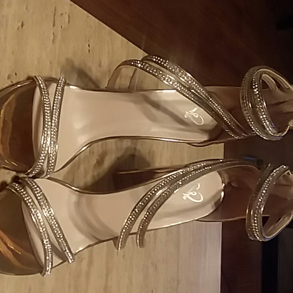 Heels size 10 in womens